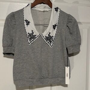 June & Hudson Gray Top with Embroidered White Collar